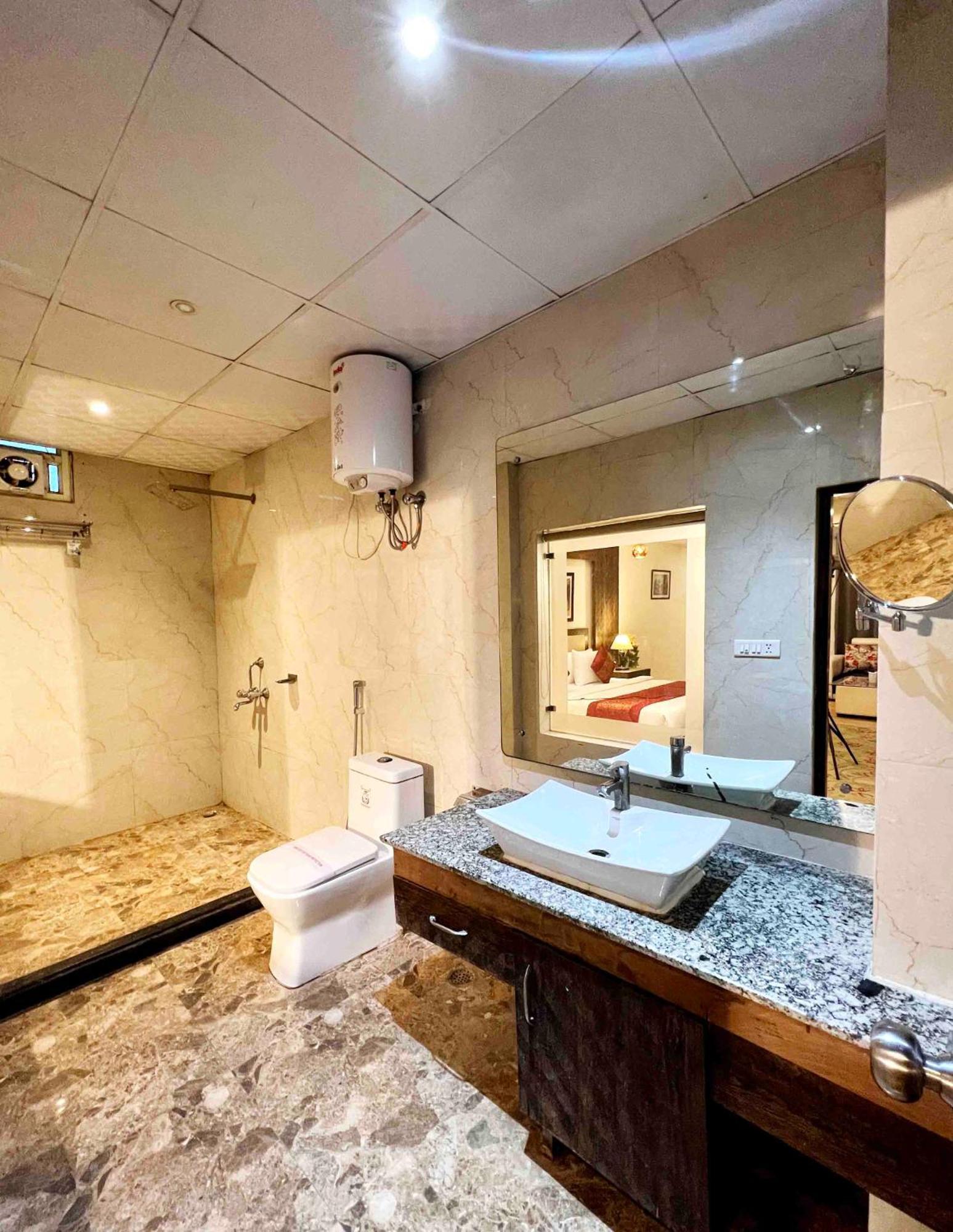 Airport Hotel The Grand Shoba New Delhi Buitenkant foto
